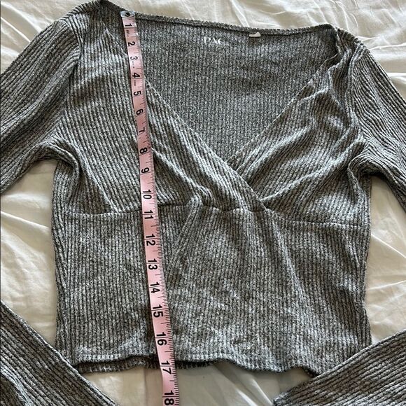 PAC Cares Women's Gray Knitted Ribbed Long Sleeve Crop Wrap Top Size Small - Picture 3 of 6